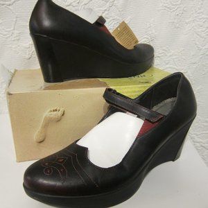 Naot Alma Mary Jane Shoes Volcanic Red/Black Sz 41 / 10 Brand New in Box